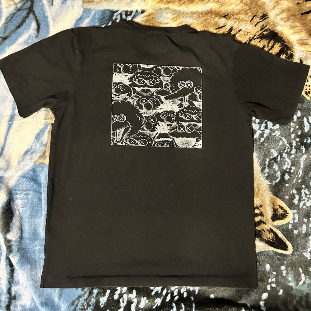 UNIQLO x KAWS x SESAME STREET Graphic Tee Shirt